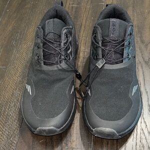 Black Athletic Sneakers water resistant 💦